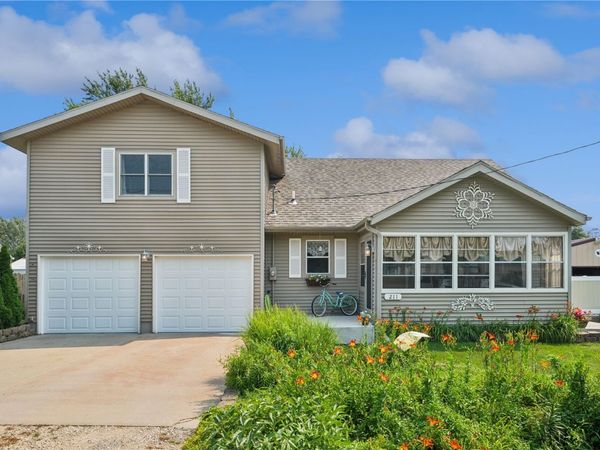 211 Hubbell Street, Martelle, IA 52305