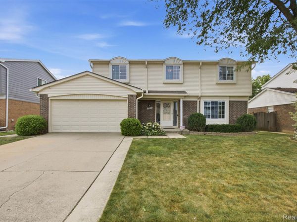 15814 Amore Street, Clinton Township, Mi 48038