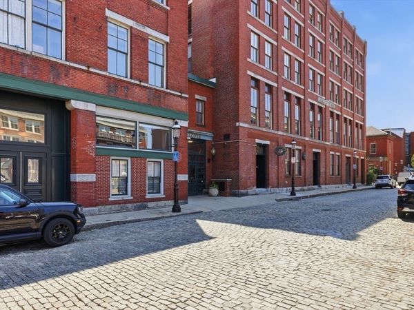172 Middle St, Unit 306, Lowell, MA 01852
