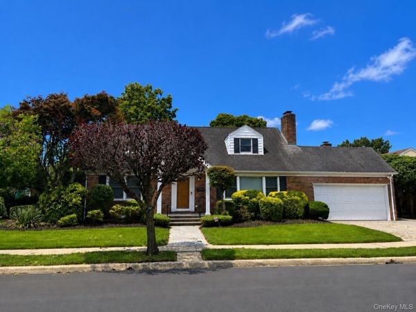 126 Hillside Avenue , Manhasset, NY 11030