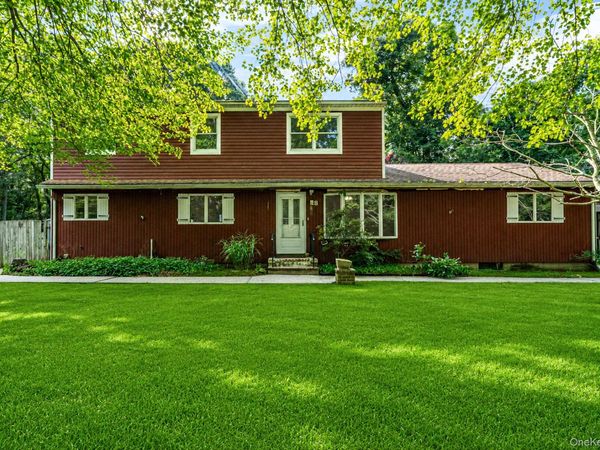 8 Swezey Lane , Middle Island, NY 11953