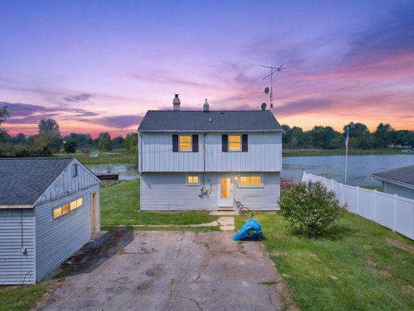 1040 Echo Beach Drive, Jackson, MI 49203
