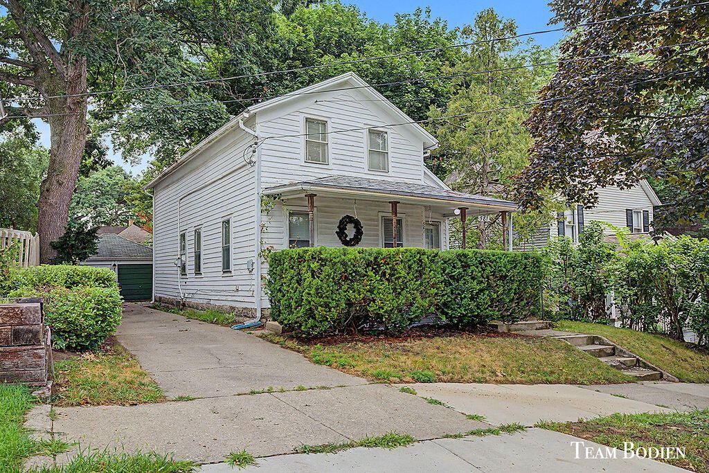 581 Harlan Avenue Ne, Grand Rapids, MI 49503 Main Photo