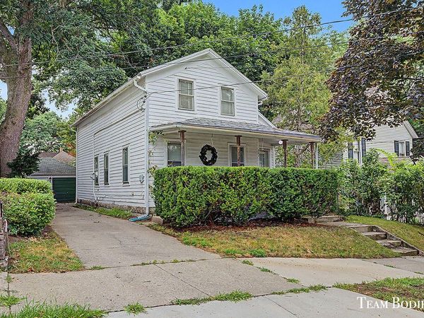 581 Harlan Avenue NE, Grand Rapids, MI 49503