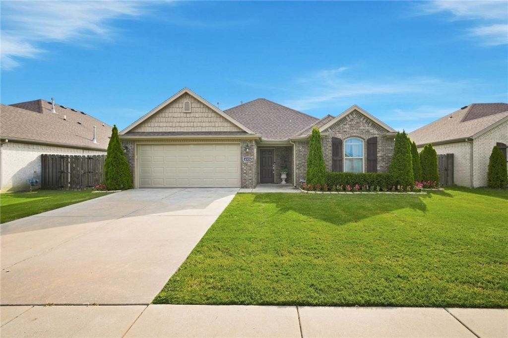 4578 W Croft Drive, Fayetteville, AR 72704 Main Photo