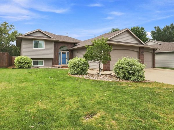 7201 W Rosemont Ln, Sioux Falls, SD 57106