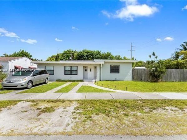 2407 Dewey St, Hollywood, FL 33020
