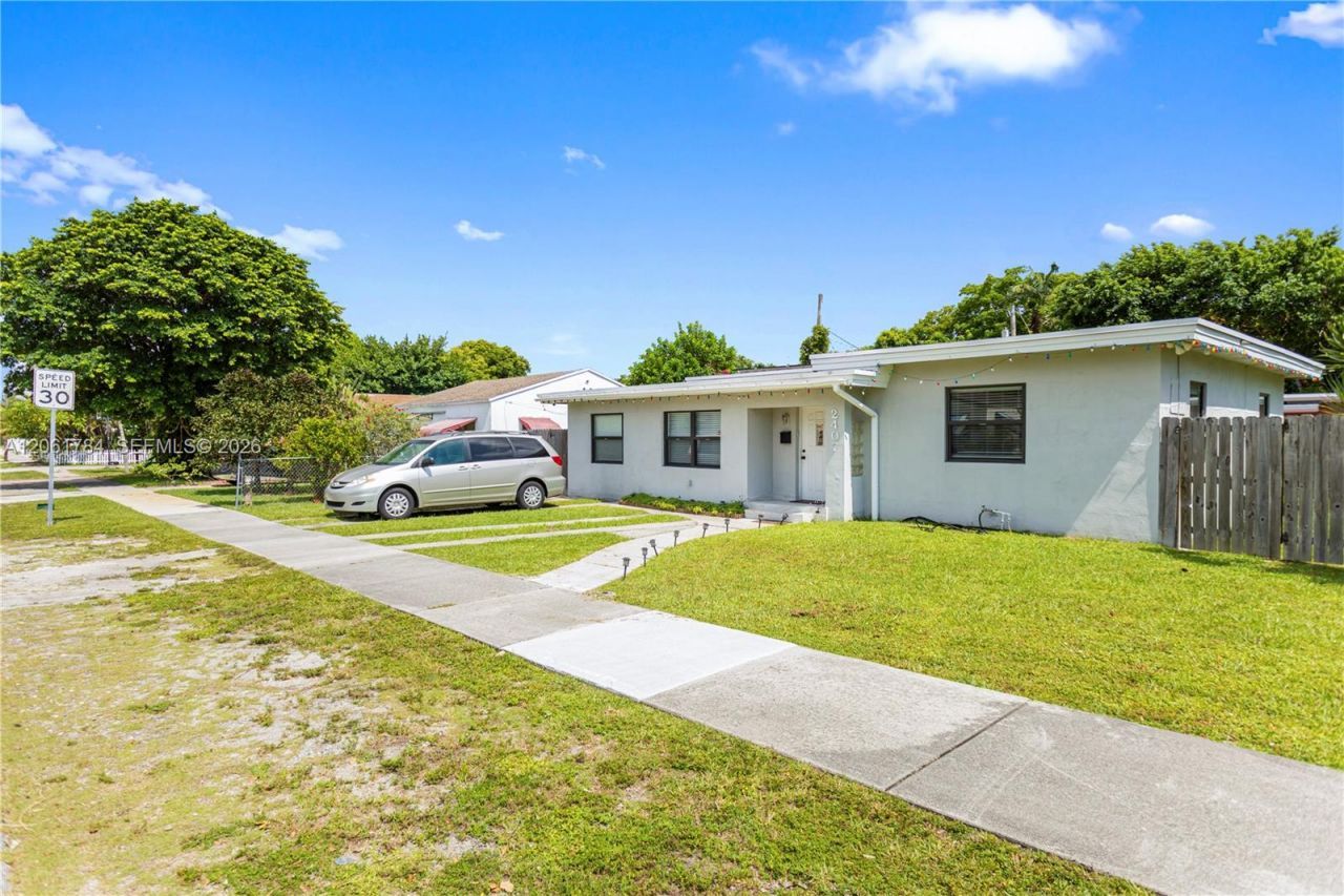 2407 Dewey St, Hollywood, FL 33020 Photo