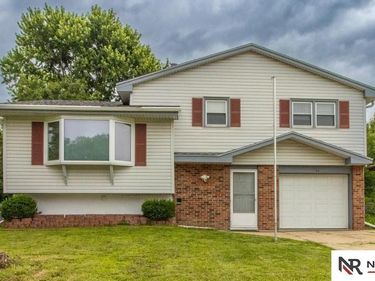 6611 N 75th Street, Omaha, NE 68122