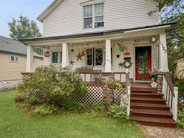 1123 ELIZABETH AVENUE, Marinette, WI 54143