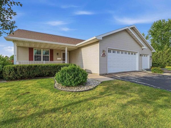 120 SOUTHLAKE CIRCLE, Fond Du Lac, WI 54935