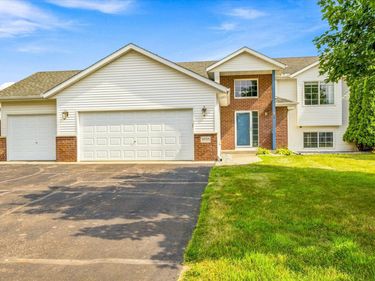 1655 10th Avenue SE, Cambridge, MN 55008