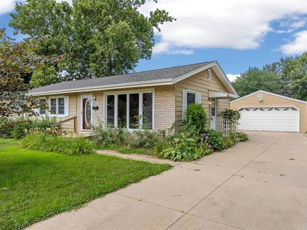 2800 3rd Avenue, Marion, IA 52302