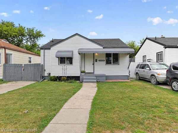 25208 Leach Street, Roseville, MI 48066