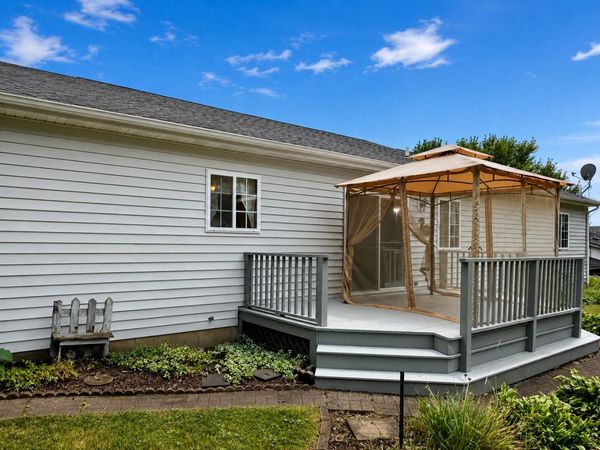 W2392 Julianne St, Ashippun, WI 53066