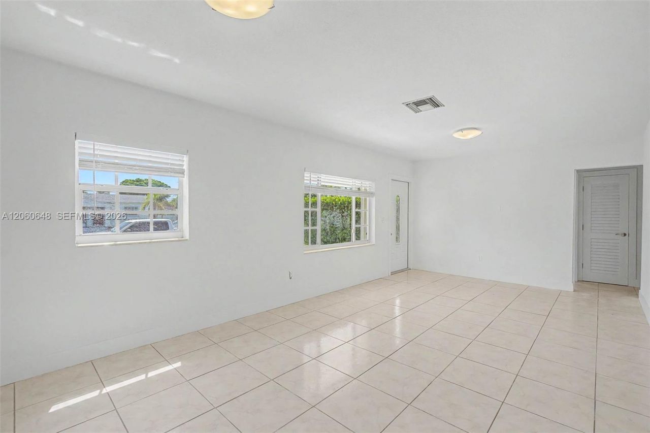 5360 W 2nd Ave , Hialeah, FL 33012 Photo