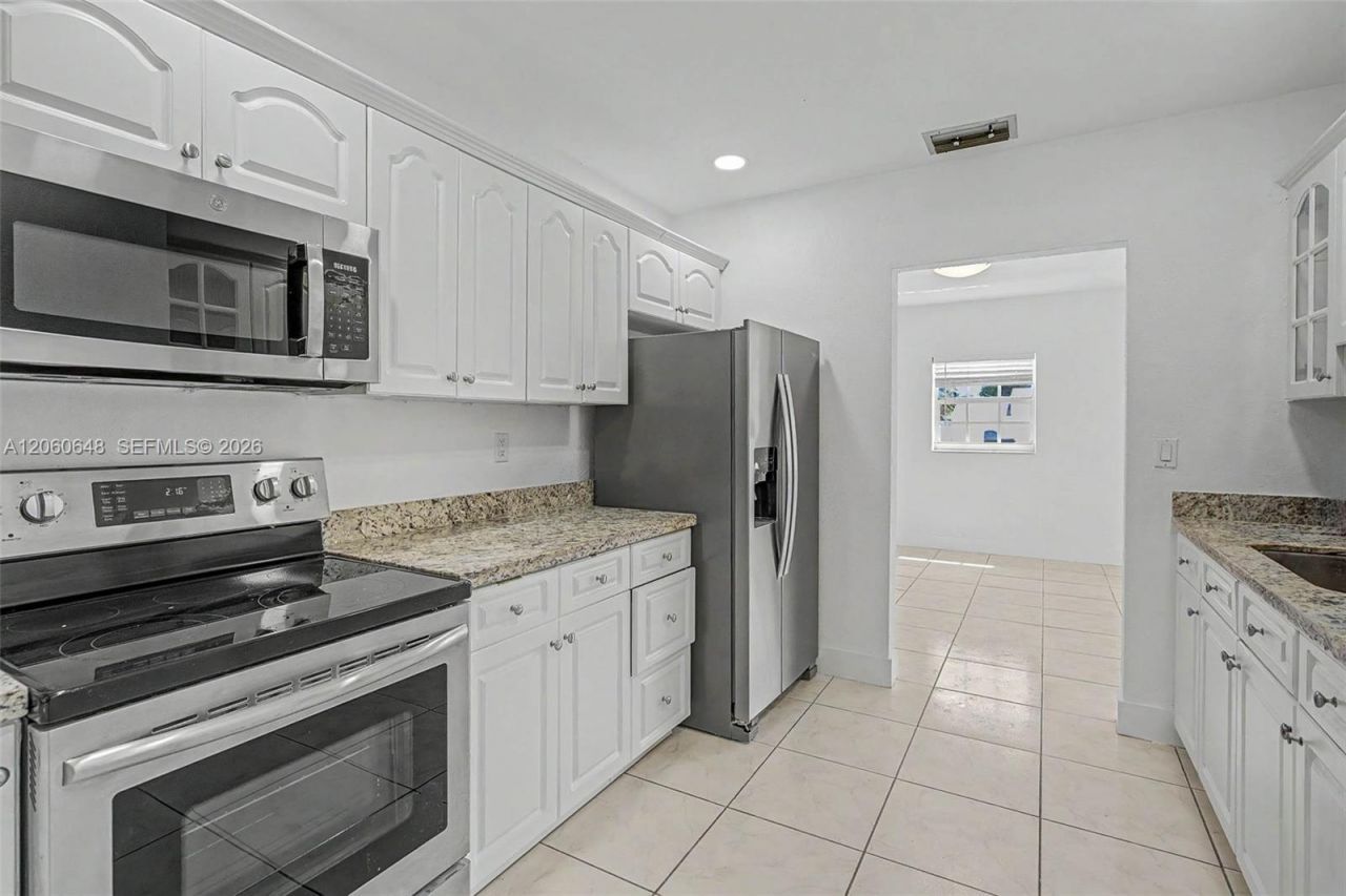 5360 W 2nd Ave , Hialeah, FL 33012 Photo