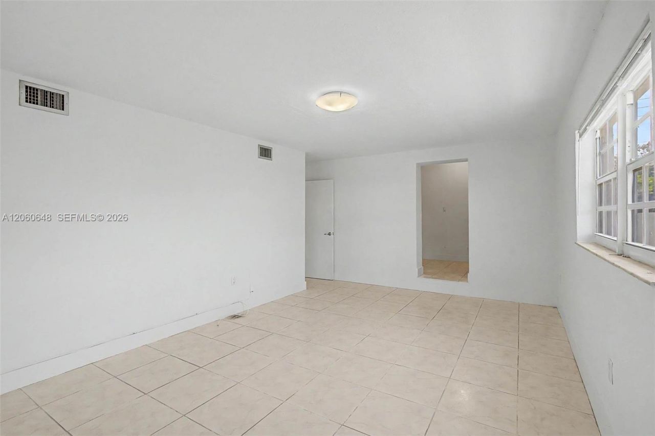5360 W 2nd Ave , Hialeah, FL 33012 Photo