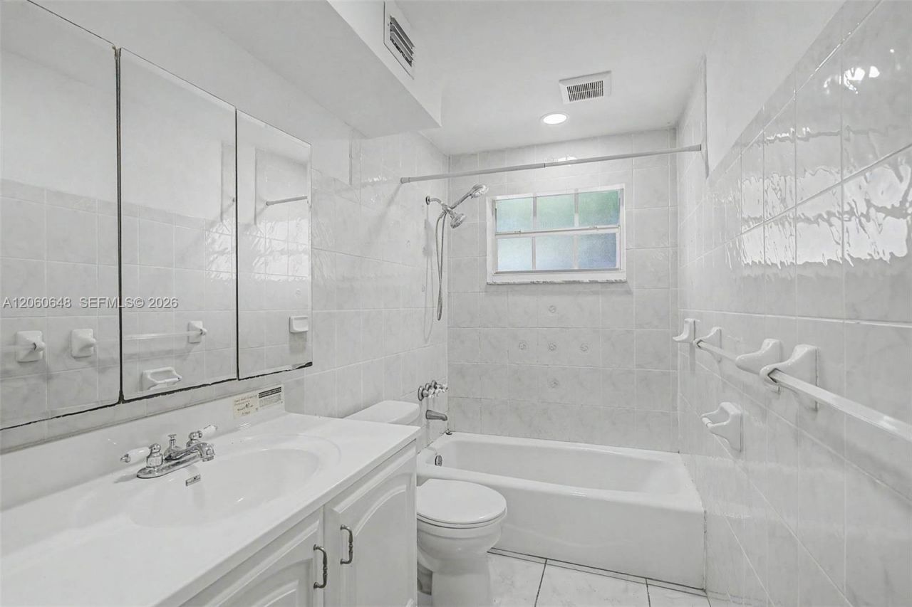 5360 W 2nd Ave , Hialeah, FL 33012 Photo