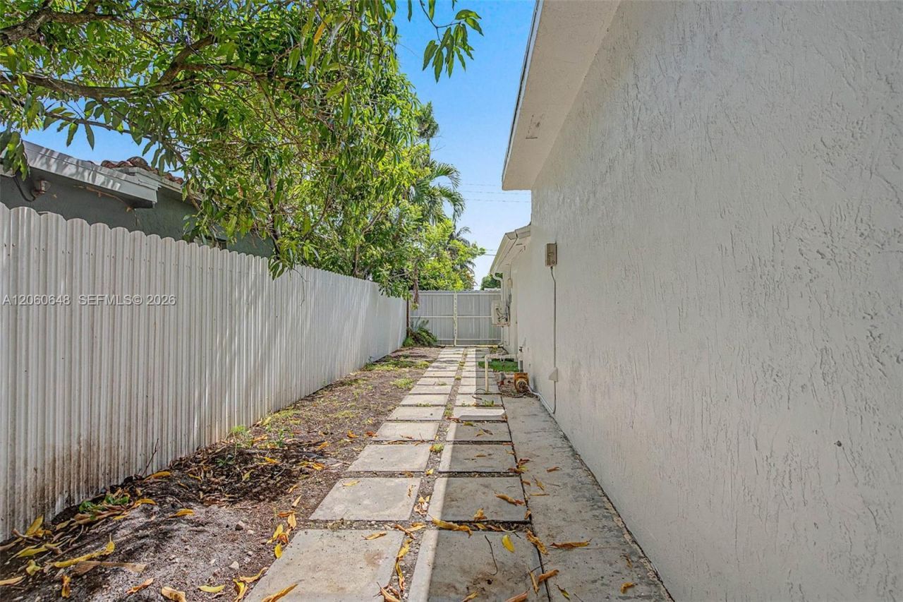 5360 W 2nd Ave , Hialeah, FL 33012 Photo