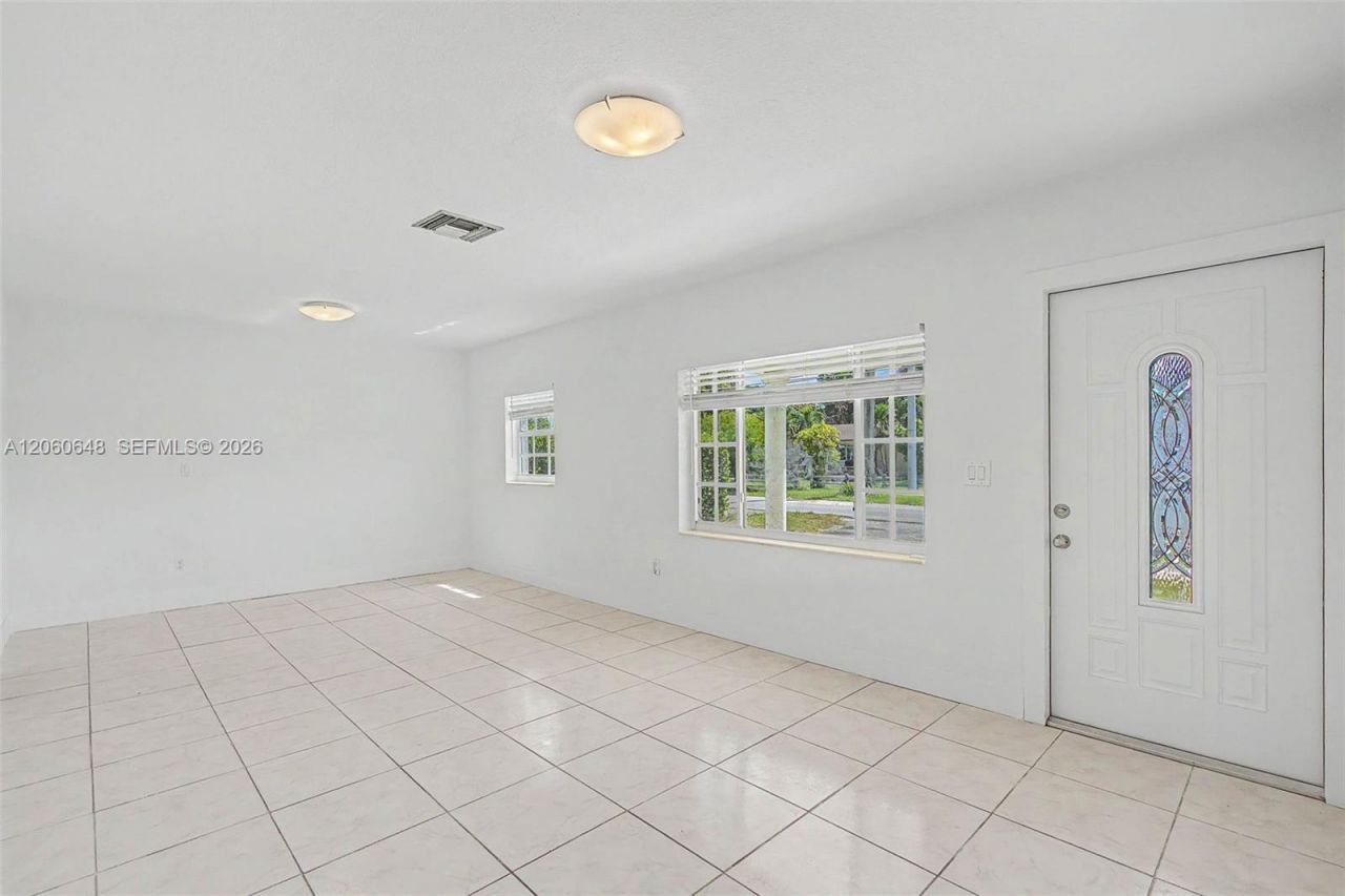5360 W 2nd Ave , Hialeah, FL 33012 Photo