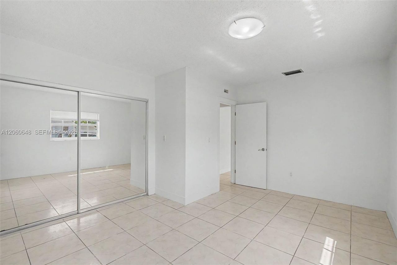 5360 W 2nd Ave , Hialeah, FL 33012 Photo