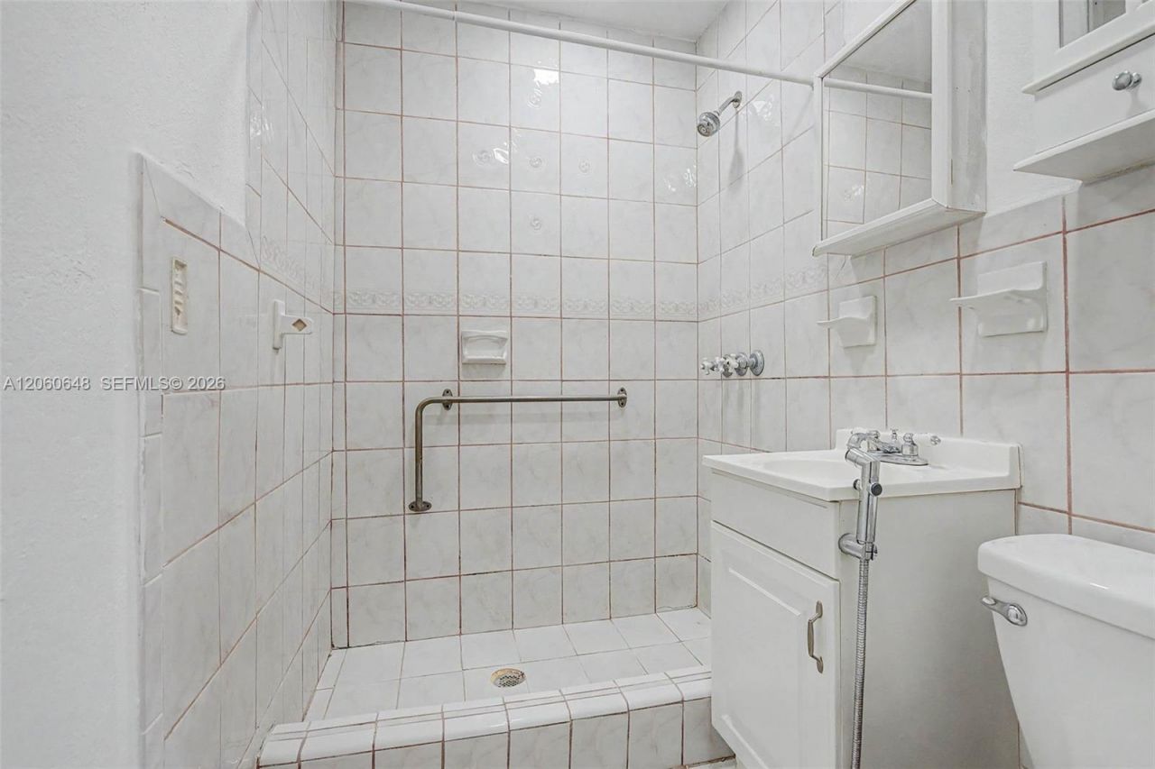 5360 W 2nd Ave , Hialeah, FL 33012 Photo