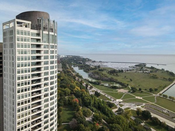 825 N Prospect AVENUE, Unit 902, Milwaukee, WI 53202