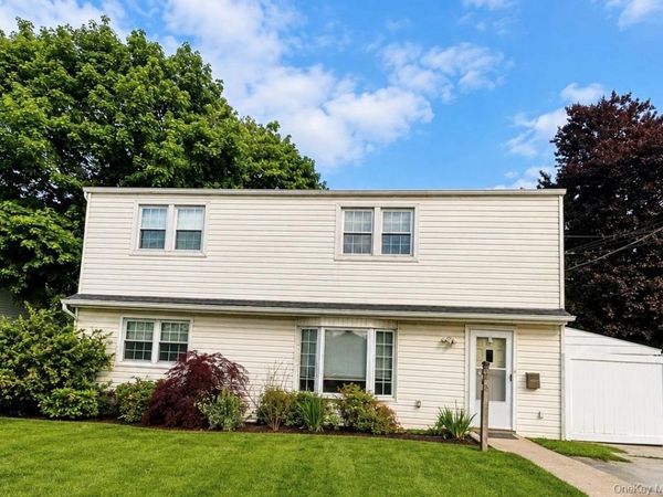 23 Ginny Lane , Bethpage, NY 11714