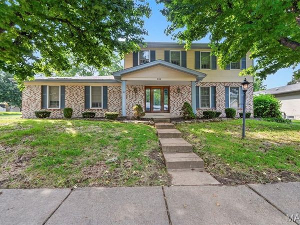 908 Devonshire Lane, St Charles, MO 63301
