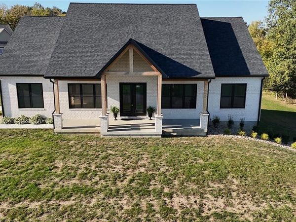 10116 Norwoods Ct, Hannibal, MO 63401