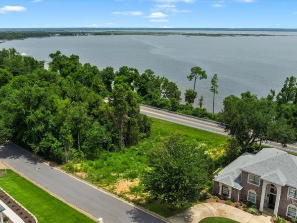 3054 Pelican Ln, Pensacola, FL 32514