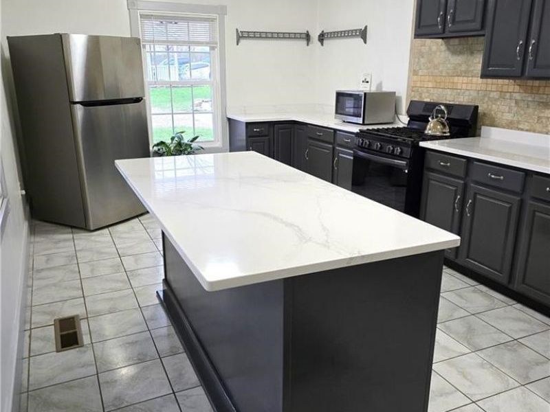 16935 Sheldon Road, Middleburg Heights, OH 44130 Photo 3