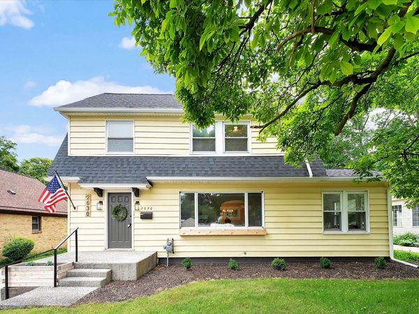 2630 Oakwood Avenue NE, Grand Rapids, MI 49505