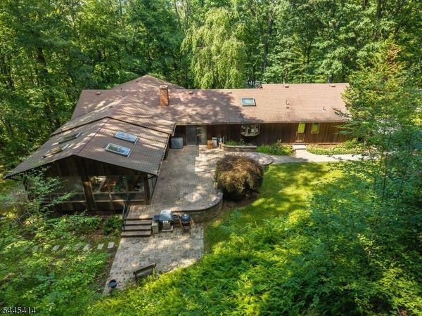 9 Delwood Rd, Chester, NJ 07930