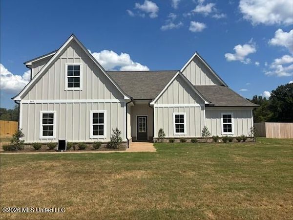 946 Buttermilk Drive, Nesbit, MS 38651
