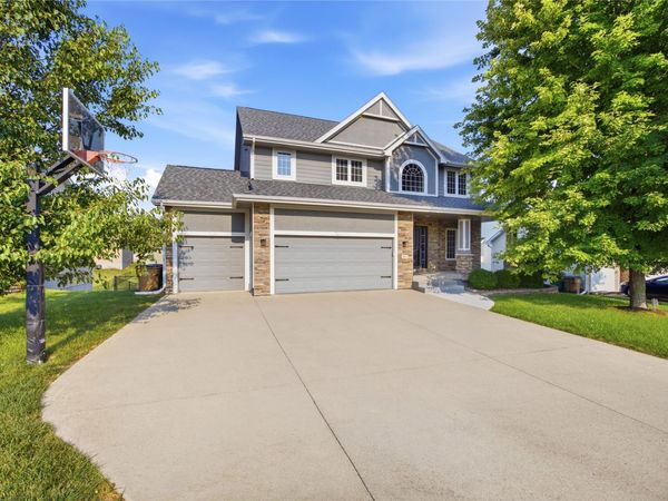 4455 NW 165th Street , Clive, IA 50325