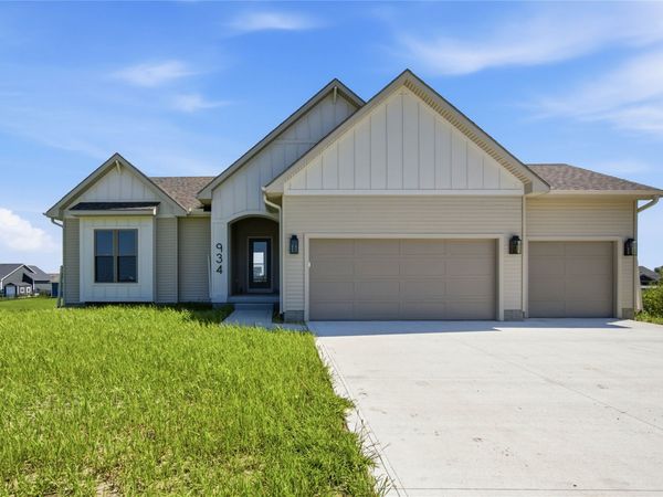 934 Wild Oak Drive, Huxley, IA 50124