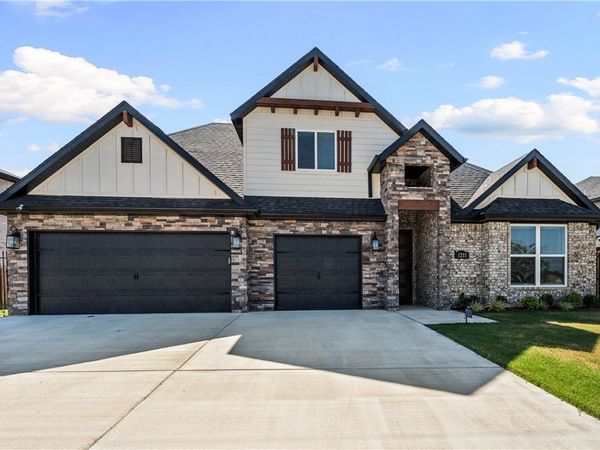 1211 Longbourn Drive , Centerton, AR 72719
