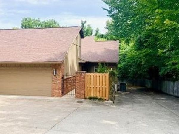 80 E Sycamore Street, Fayetteville, AR 72703