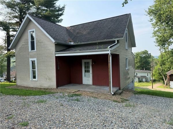 135 Mound Street , Sherrodsville, OH 44675