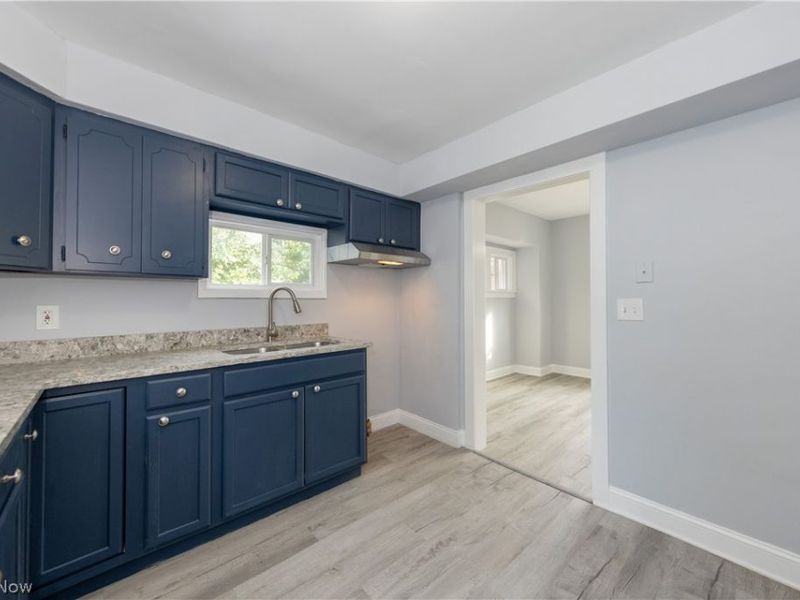 1677 Hillview Road , Cleveland, OH 44112 Photo 10