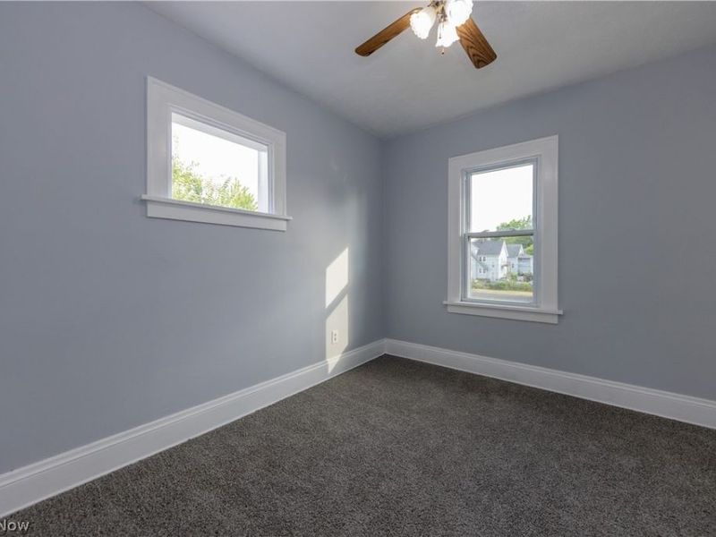 1677 Hillview Road , Cleveland, OH 44112 Photo 12