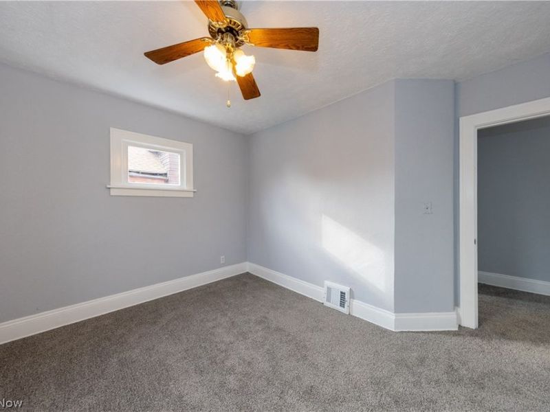 1677 Hillview Road , Cleveland, OH 44112 Photo 16