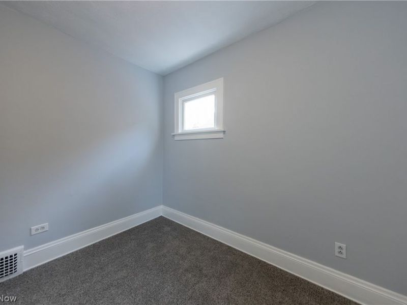 1677 Hillview Road , Cleveland, OH 44112 Photo 19