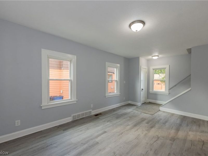 1677 Hillview Road , Cleveland, OH 44112 Photo 2