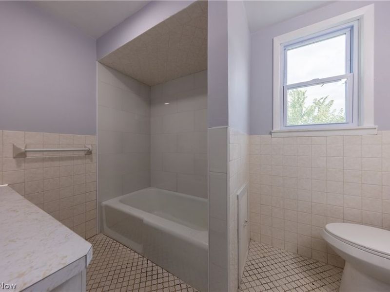 1677 Hillview Road , Cleveland, OH 44112 Photo 21