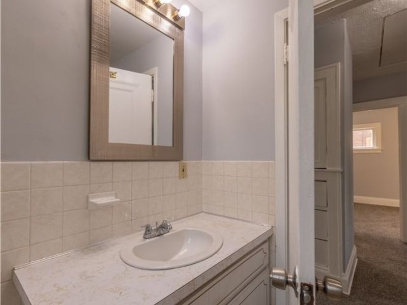 1677 Hillview Road , Cleveland, OH 44112 Photo 22