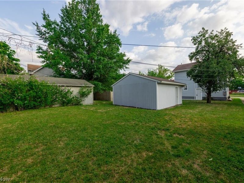 1677 Hillview Road , Cleveland, OH 44112 Photo 28