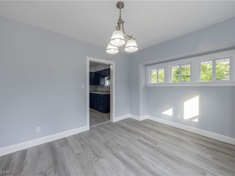 1677 Hillview Road , Cleveland, OH 44112 Photo 5
